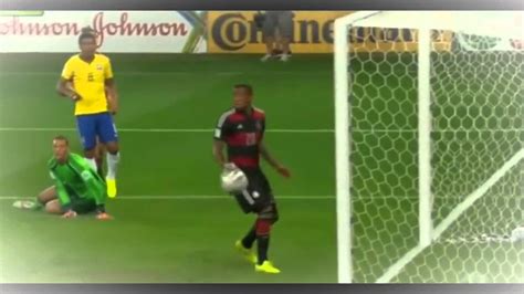 These soccer gloves share the disruptive design of fc bayern's goalkeeper jersey. Manuel Neuer won golden glove World Cup 2014 - YouTube