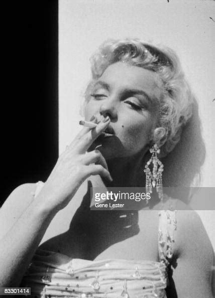 Detail Marilyn Monroe Smoking Wallpaper Koleksi Nomer