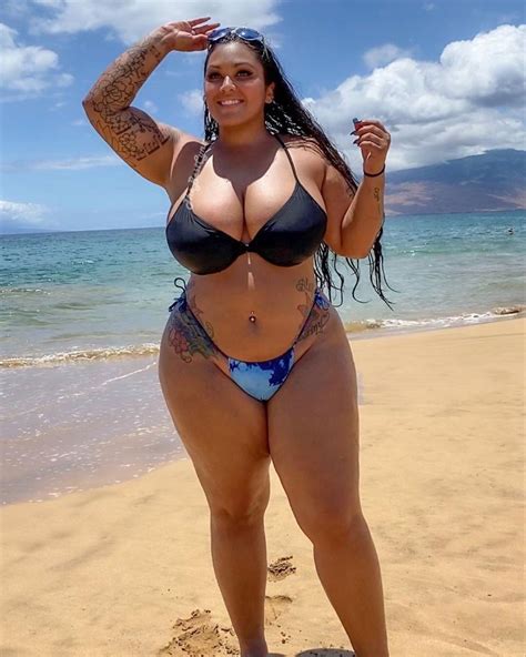 Modelo De Bikini Con Curvas Disfruta De La Playa Nuevos Videos Porno