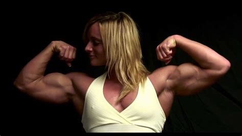 Sexy Female Bodybuilder Posing And Flexing Youtube