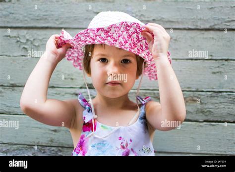 Young Girl 2 3 Years Old Hi Res Stock Photography And Images Alamy