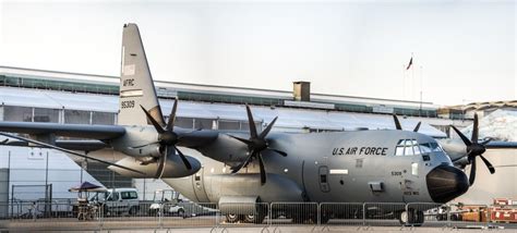 Sie alle unterstehen der verteidigungsministerin. Lockheed C-130J „Hercules" für die Luftwaffe