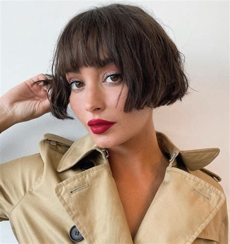 22 Stylish Ear Length Bob Haircut Ideas