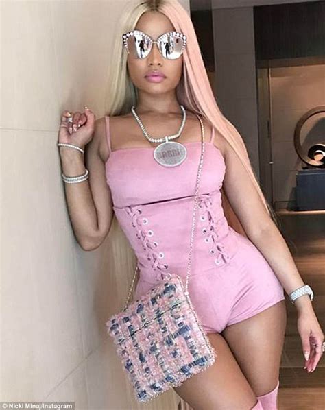 Nicki Minaj Is Flawless In Tight Dress And Matching Hair Daily Mail