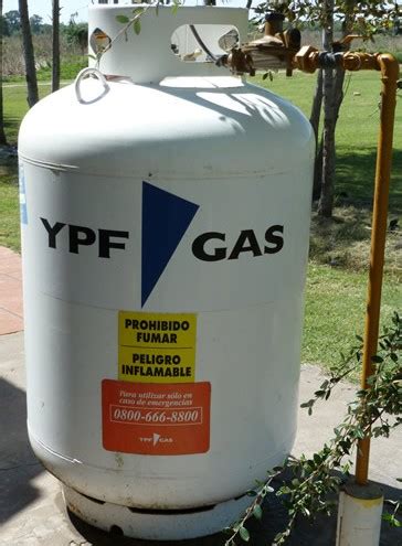 It operates through the following segments: Ikal Samoa: YPF Gas también es Argentina.