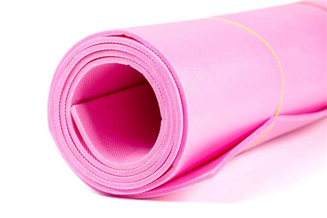 Pink Yoga Mat For Exercise On White Background Creative Commons Bilder