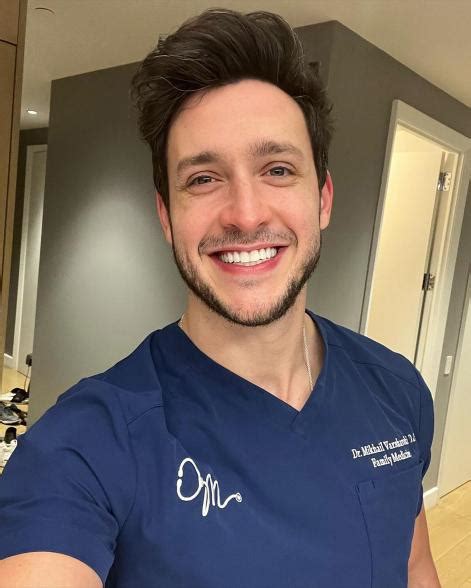 Meet Dr Mike Former Worlds Sexiest Doctor Set To Make Pro Boxing Debut