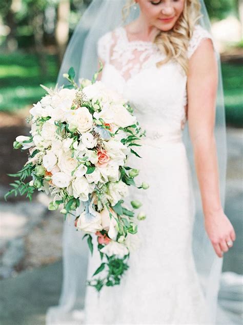 15 Cascading Wedding Bouquets