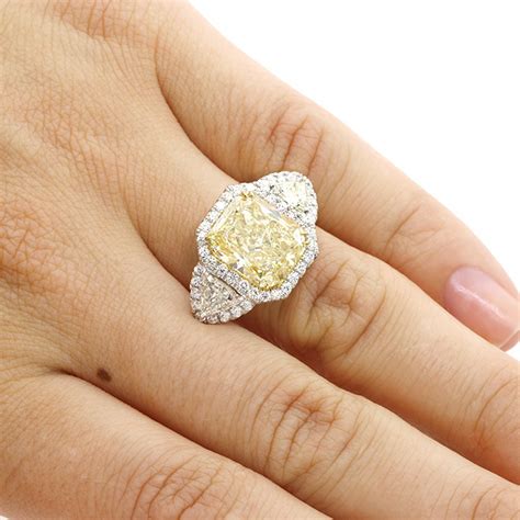 991 Cts Luxury Fancy Yellow Diamond Engagement Ring Set In Platinum