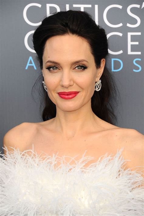 Angelina Jolie At 2018 Critics Choice Awards In Santa Monica 0111