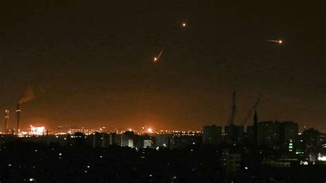 Trotz Mutma Licher Feuerpause Israel Fliegt Luftangriffe Gegen Hamas