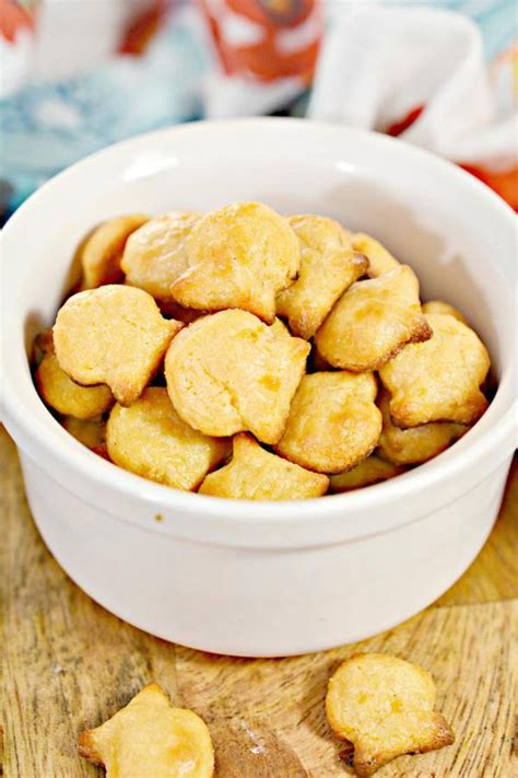 Add the oil and garlic and cook until the garlic is beginning to brown but not burning, about 1 minute. Keto Crackers - BEST Low Carb Keto Goldfish Cracker Recipe Copycat Crackers - Easy - Snacks ...