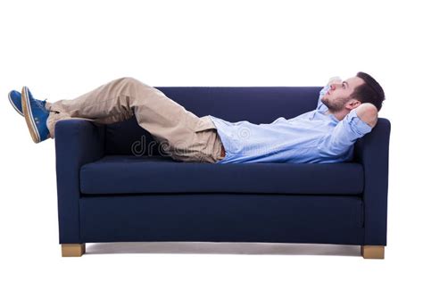 Gut Aussehender Mann Der Auf Dem Sofa Lokalisiert Auf Weiß Liegt Stockfoto Bild Von Traum