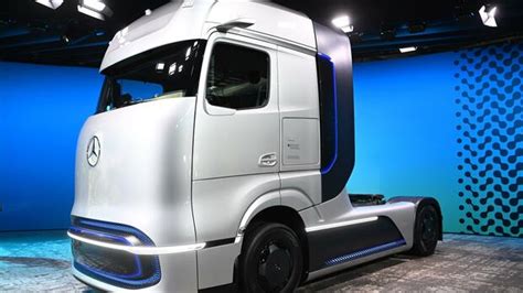 Elektro Und Wasserstoff Daimler Setzt Bei Lastwagen Auf Batterie Und