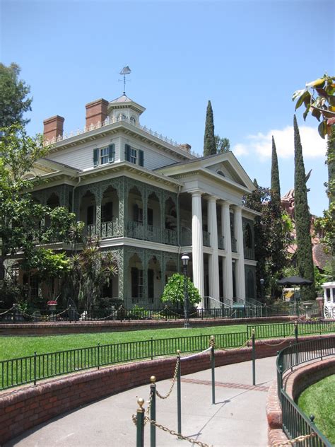 Haunted Mansion At Disneyland Tips From The Disney Divas And Devos