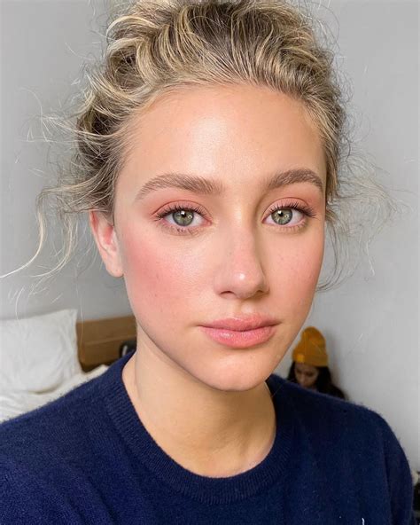 Lili Reinhart Just Wore The Most Beautiful Glowy Makeup Look