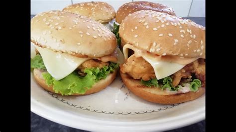 Crispy, spiced coating and succulent chicken, you'll love it! Zinger Burger Recipe - Crunchy Chicken Burger Recipe KFC ...