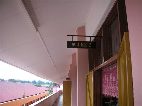 Ini termasuk bingkai gambar dan beberapa kertas hiasan. PENGENALAN KELAS 4EE2 | Laman Rasmi 4 EE2 / 2010