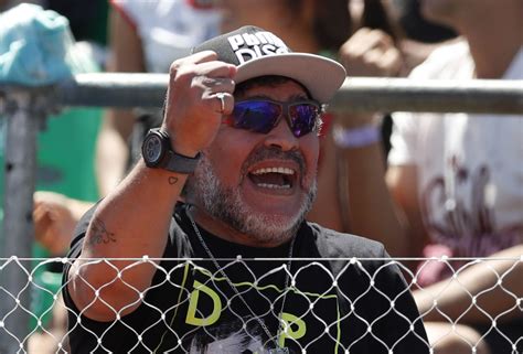 Journaliste et écrivain italien (fr); Maradona collaborerà con la Fifa: "La farò pulita e ...
