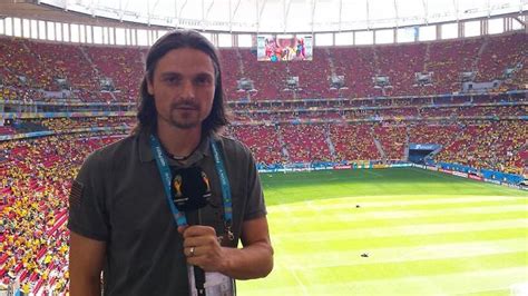 Lutz pfannenstiel — keeper who cheated death on the football pitch. Lutz Pfannenstiel: La historia en libro del portero más ...