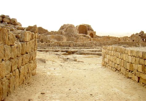 The negev is also beautiful, highlighted by remarkable just beyond dimona is mamshit, one of the best preserved of the nabatean towns. PazzaPazza: SHIVTA - שבטה