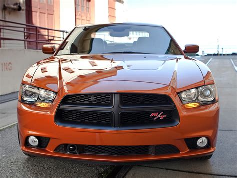 Like its chrysler 300, and dodge challenger siblings, the charger remains essentially unchanged for 2014. 2014 Dodge Charger MPG, Price, Reviews & Photos | NewCars.com