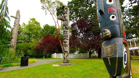 Thunderbird Park Royal Bc Museum In Victoria British Columbia