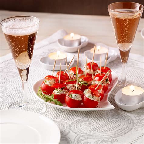 Diese herzförmige springform ist ideal, wenn du einen kuchen für romantische anlässe backen möchtest. Abbildung des Rezepts Tomaten-Snack für Verliebte ...