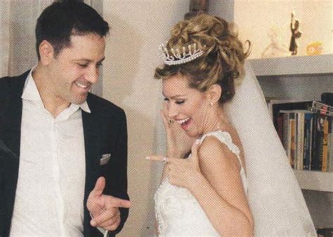 Σε μια συγκλονιστική αποκάλυψη προχώρησε η ηθοποιός άριελ κωνσταντινίδη μιλώντας στο περιοδικό οκ. Άριελ Κωνσταντινίδη: Γέννησε στα 45 τα δίδυμα αγοράκια της! - TLIFE