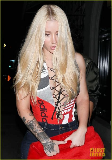 Iggy Azalea Shows Off Her Assets In Plunging Lace Up Top Photo 3944343