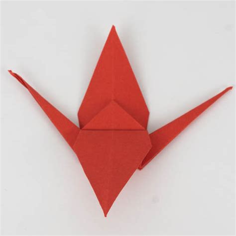 Knicke diese schicht nun beidseitig nach oben. Origami Kranich Anleitung (44 von 47) - einfach-basteln.com