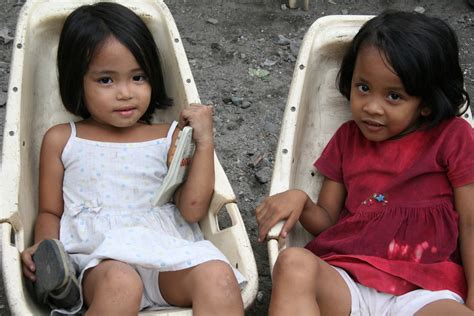 Slum Girls Nude Philippine Angeles City Play Poverty Cebu Philippines Min Pov Video