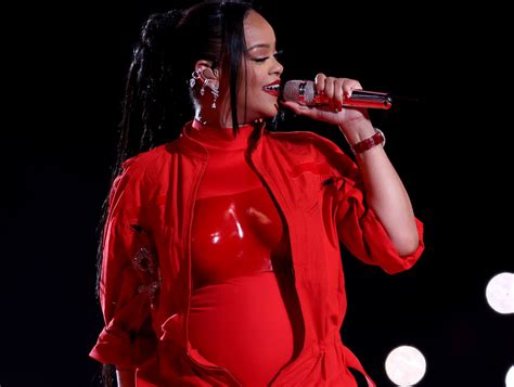 Fans Lose Their Minds After Rihanna Announced Baby No 2 During Super