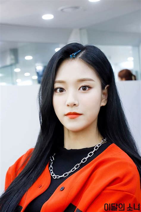 loona hyunjin kcon tack 2020 summer behind kpop girls kpop girl groups vivid girl