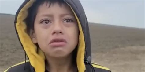 Video Shows A Child Abandoned At The Us Mexico Border Asking A Border