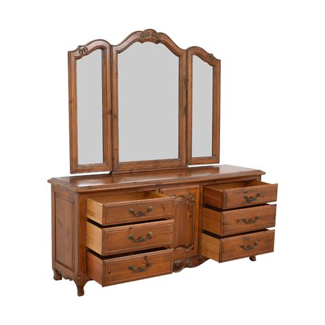 When you consider that ethan allen furniture pulls its name from a revolutionary war hero, it really comes as no surprise that ethan. 90% OFF - Ethan Allen Ethan Allen Bedroom Dresser with ...