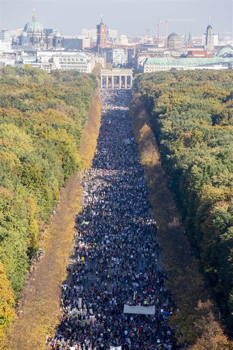 Zehntausende demonstrieren in Berlin gegen Rassismus | WEB.DE