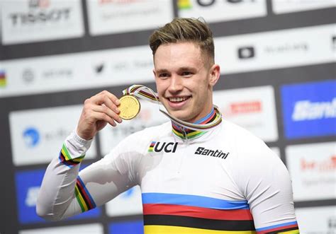 We leggen de krachtpatsers van de sprintploeg zes stellingen voor. Wie wordt vanavond Wielrenner van het Jaar? Harrie ...