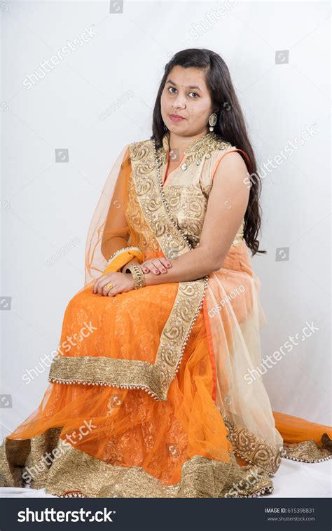 beautiful indian girl traditional indian clothing写真素材615398831 shutterstock