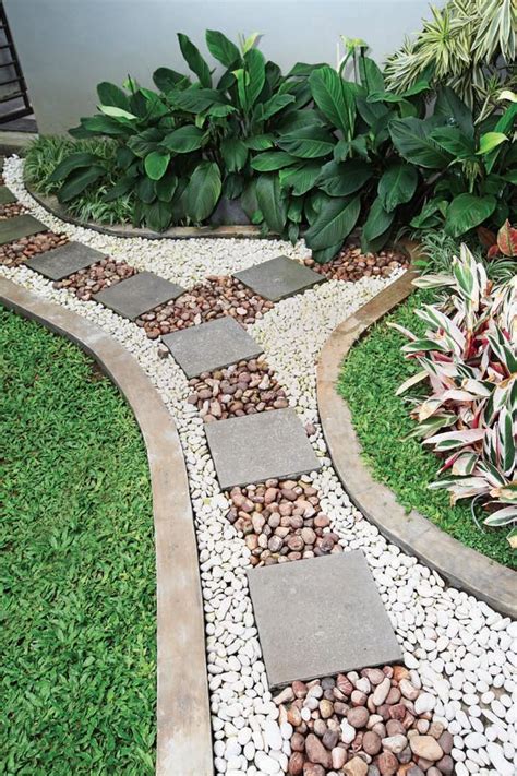 Kesan asri dan sejuk yang muncul dengan keberadaan zen garden membuat taman ini banyak diincar orang untuk diterapkan di rumah hunian mereka. Kisaran Harga Rumput Gajah hingga Rumput Jepang, Cocok ...