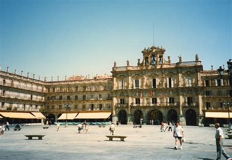 建築を観る — スペインの都市サラマンカのマヨール広場。 . 17世紀、スペイン・バロックの末期、...