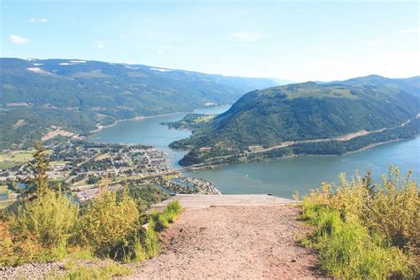 Dont Miss These Gorgeous Views From The Sicamous Lookout Gorgeous