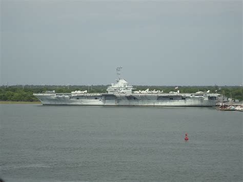 Uss Yorktown Cv 10 The Fighting Lady Is An Essex Class C Flickr