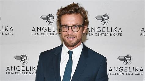 The Mentalist S Simon Baker Opens Up About His Happy 20 Year Marriage