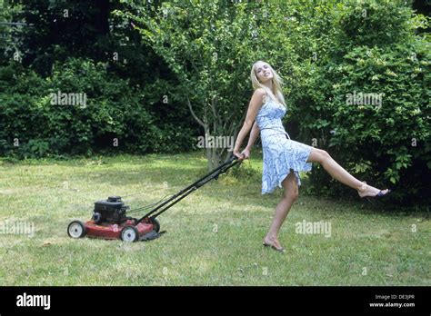 Blonde Woman Riding Lawn Mower Porn Videos Newest Women Mowing Lawn