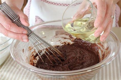 La glassatura al cioccolato rende anche un semplice plumcake un dolce speciale. CHIFFON CAKE AL CIOCCOLATO | Fatto in casa da Benedetta ...