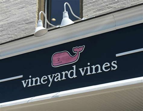 Vineyard Vines Clothing Company With Ct Roots Sued For Discrimination