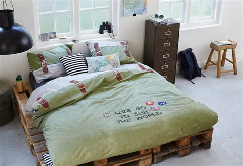 Einfaches bett aus paletten selber bauen via dawanda.com. Bett Aus Europaletten Palettenbett Selber Bauen Diy Bad ...