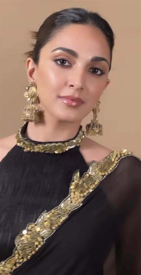 Kiara Advani Is Elegant As Ever In A Beautiful Black And Golden Saree For Umang 2023 2023