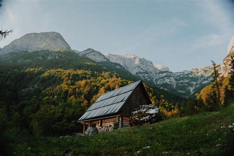 Download Nature Mountain Man Made Cabin 4k Ultra Hd Wallpaper By David